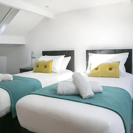 White Deluxe 2 Bedroom *