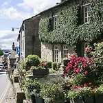 White Deluxe 2 Bedroom * Grassington
